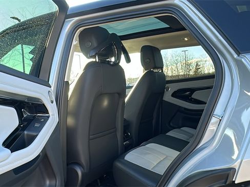 Used 2022 Land Rover Range Rover Evoque R-Dynamic SE image 23