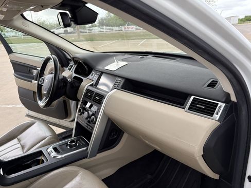 Used 2017 Land Rover Discovery Sport HSE image 12