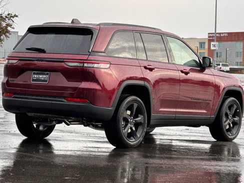 New 2025 Jeep Grand Cherokee Altitude image 3