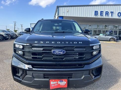 New 2025 Ford Expedition Active image 2