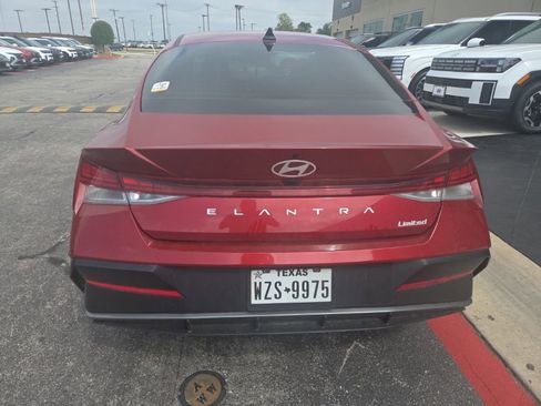 Used 2025 Hyundai Elantra Limited FWD image 6