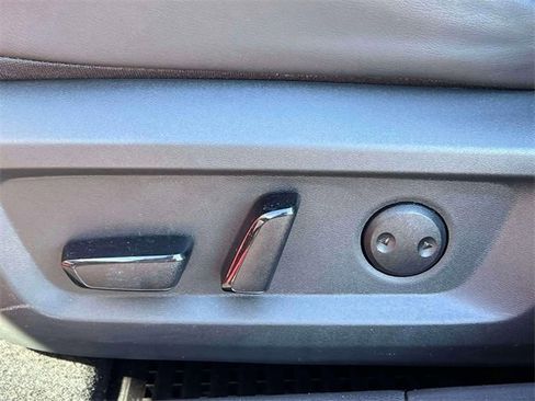 Used 2023 Nissan Rogue SV w/ SV Premium B Package image 19