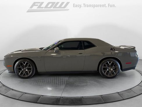 Used 2017 Dodge Challenger R/T image 4
