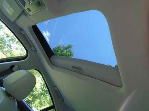 Used 2009 Jaguar XF Luxury RWD image 15