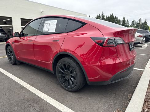 Used 2023 Tesla Model Y AWD image 4