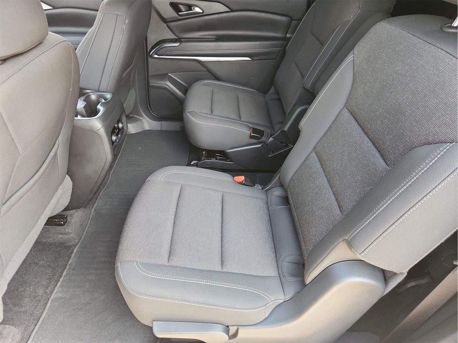 Certified 2025 Chevrolet Traverse LT FWD image 24