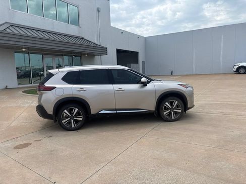 Used 2023 Nissan Rogue SL w/ SL Premium Package FWD image 2