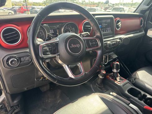 Used 2021 Jeep Wrangler Unlimited Rubicon w/ Cold Weather Group AWD/4WD image 17