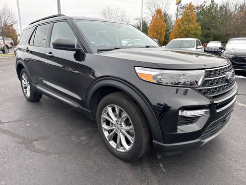 Used 2022 Ford Explorer XLT w/ Equipment Group 202A image 12