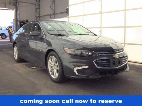 Used 2017 Chevrolet Malibu LT FWD image 1