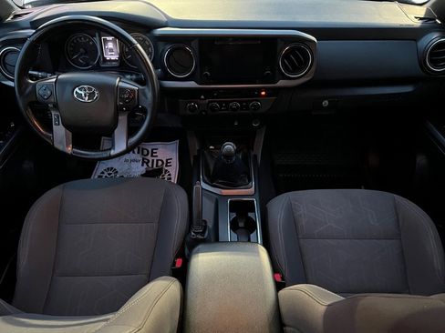 Used 2016 Toyota Tacoma TRD Sport image 39