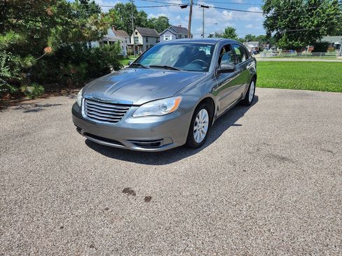 Used 2012 Chrysler 200 Touring FWD image 13