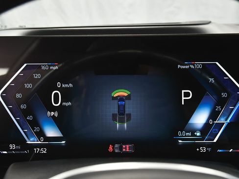 Used 2023 BMW X7 xDrive40i w/ M Sport Package image 37