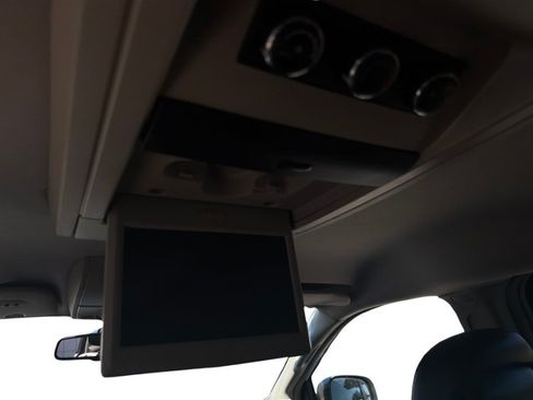 Used 2015 Chrysler Town & Country Touring FWD image 27
