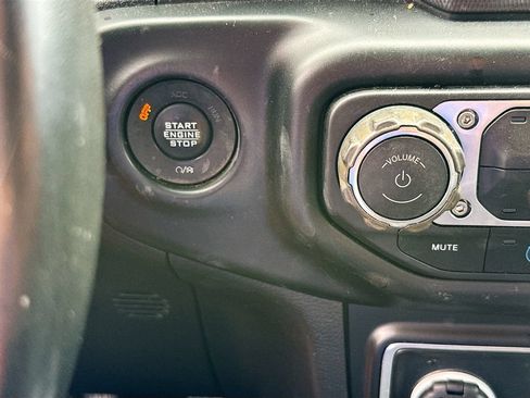 Used 2022 Jeep Wrangler Unlimited Sahara AWD/4WD image 15