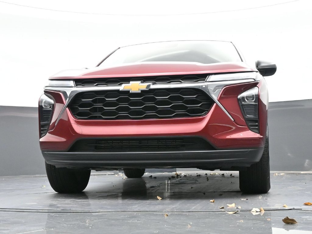 Used 2025 Chevrolet Trax LS FWD image 27