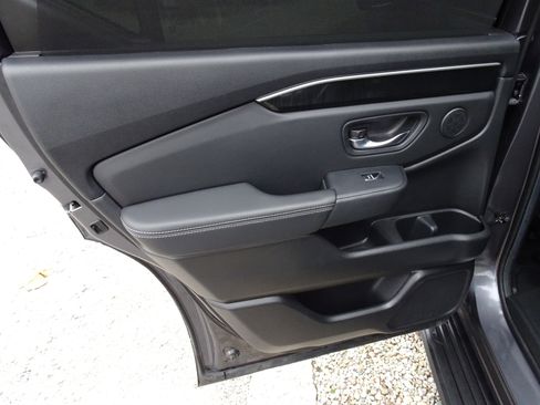 Used 2025 Honda Pilot Elite image 21