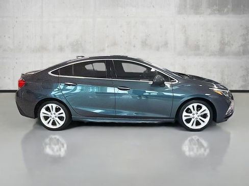 Used 2017 Chevrolet Cruze Premier image 4