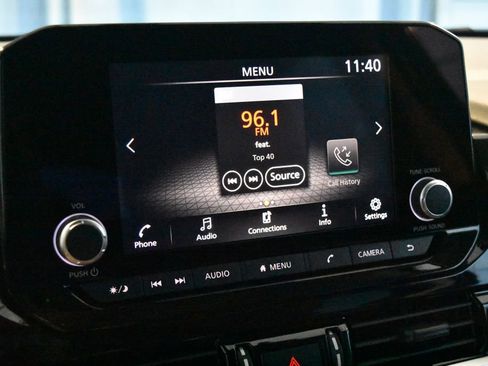 Certified 2025 Nissan Pathfinder SV image 9