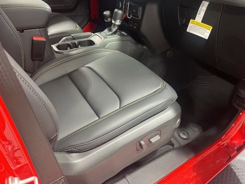 New 2025 Jeep Gladiator Sport image 23