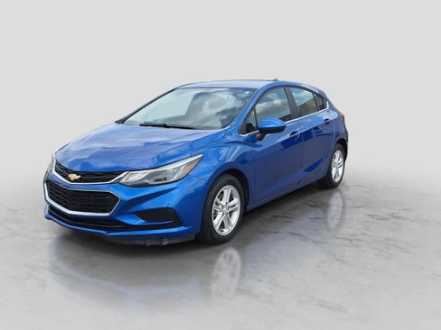 Used 2017 Chevrolet Cruze LT w/ Convenience Package FWD image 4