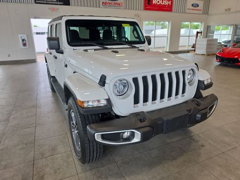 Used 2023 Jeep Wrangler Unlimited Sahara AWD/4WD image 6
