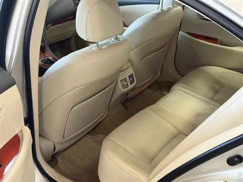Used 2011 Lexus ES 350 w/ Luxury Pkg & Navigation w/ Preferred Accessory Package FWD image 10