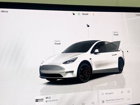 Used 2023 Tesla Model Y Performance AWD/4WD image 19
