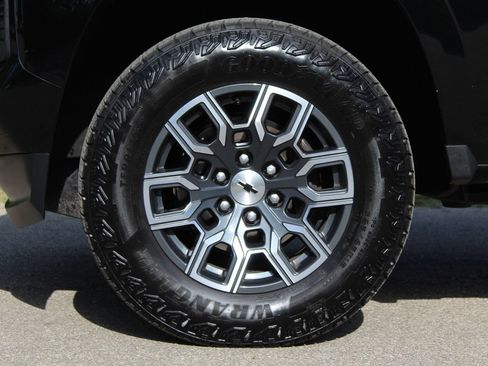 Used 2025 Chevrolet Colorado Z71 AWD/4WD image 27
