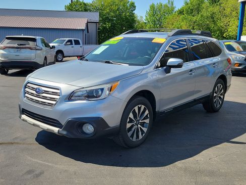Used 2017 Subaru Outback 2.5i Limited AWD/4WD image 3