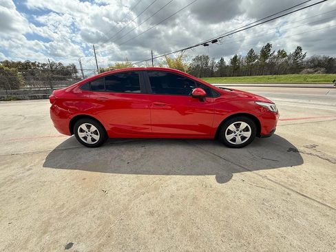 Used 2018 Chevrolet Cruze LS image 2