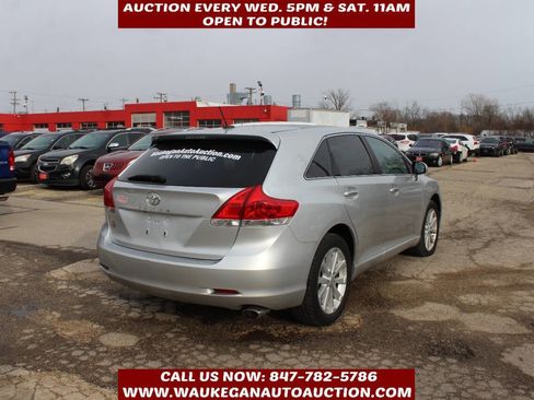 Used 2010 Toyota Venza image 4