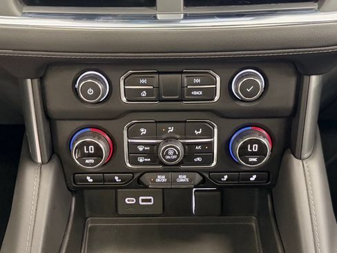 Used 2022 Chevrolet Tahoe LT w/ LT Signature Plus Package AWD/4WD image 16