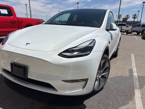 Used 2022 Tesla Model Y Long Range AWD/4WD image 1