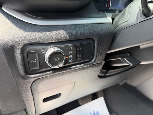 Used 2022 Ford Explorer XLT w/ Equipment Group 202A AWD/4WD image 13