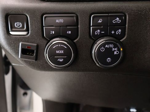 Used 2024 Chevrolet Silverado 1500 LT w/ Convenience Package II image 9