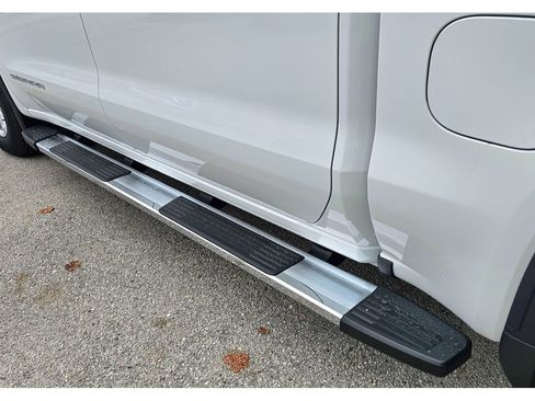 New 2026 GMC Sierra 1500 SLE image 19