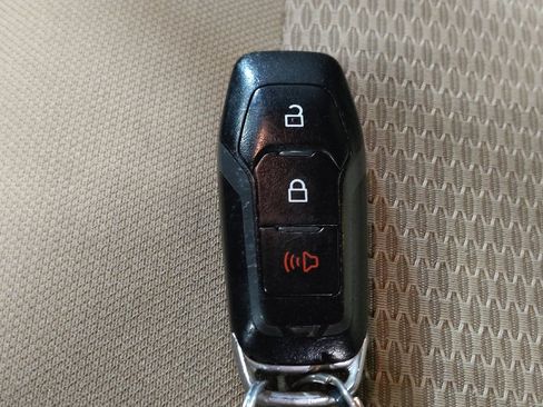 Used 2016 Ford Explorer XLT FWD image 32