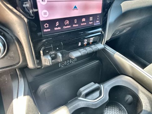 Used 2025 RAM 1500 Big Horn AWD/4WD image 27