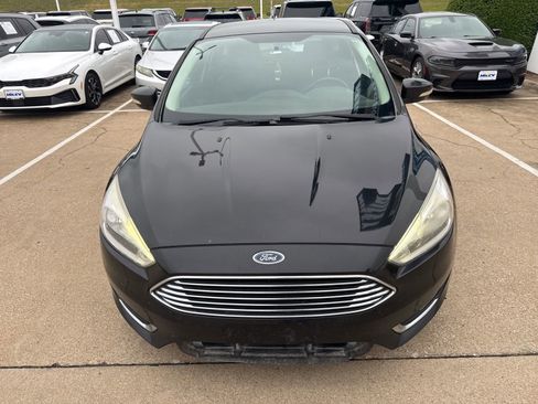 Used 2015 Ford Focus Titanium FWD image 2