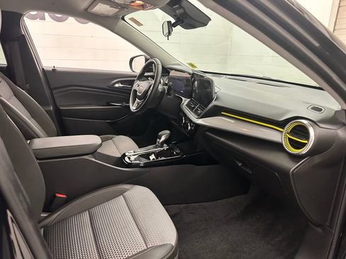 Used 2024 Chevrolet Trax LT w/ Driver Confidence Package FWD image 20