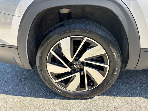 Used 2025 Volkswagen Atlas SE FWD image 17