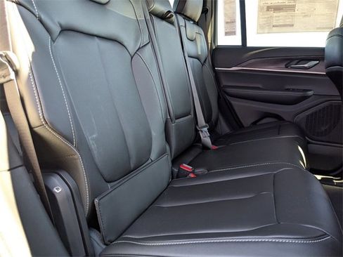 New 2025 Jeep Grand Cherokee Limited image 34