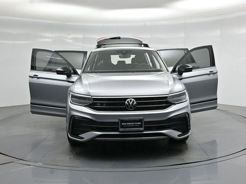 Used 2023 Volkswagen Tiguan SE R-Line FWD image 28