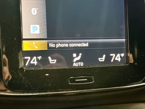 Used 2021 Volvo XC40 T5 R-Design w/ Climate Package image 17