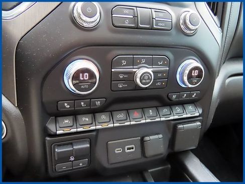 Used 2020 GMC Sierra 1500 Denali w/ Denali Ultimate Package AWD/4WD image 23