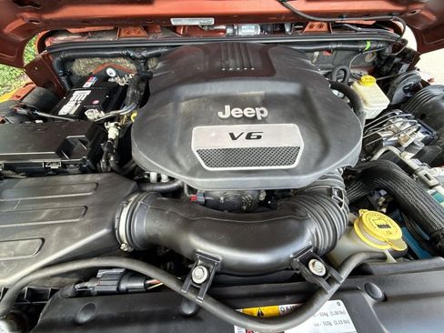 Used 2014 Jeep Wrangler Unlimited Sport w/ Quick Order Package 24S AWD/4WD image 27