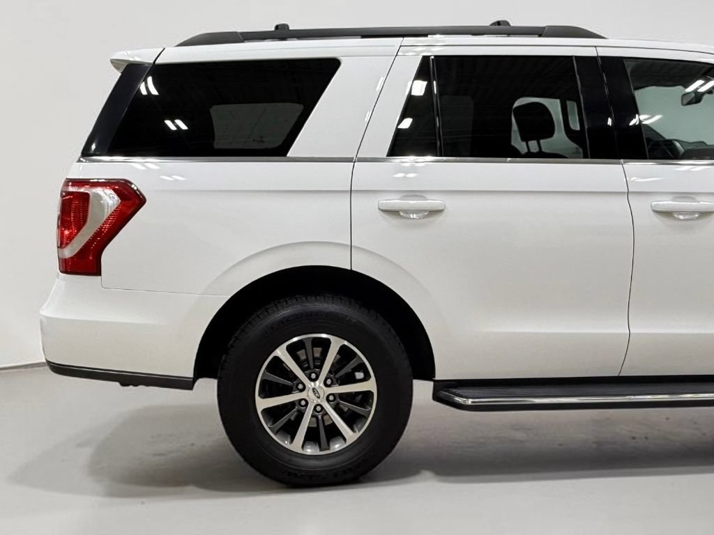 Used 2019 Ford Expedition XLT w/ Equipment Group 202A AWD/4WD image 13