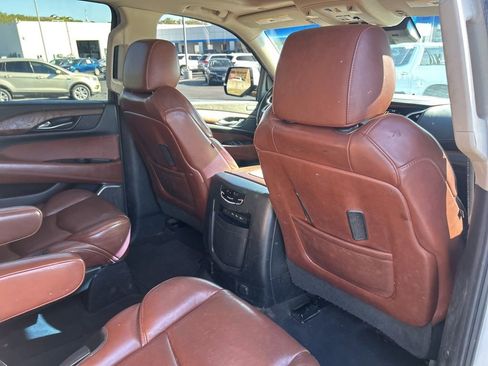 Used 2019 Cadillac Escalade ESV Premium Luxury image 39