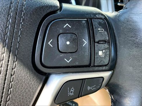 Used 2019 Toyota Highlander Limited image 11